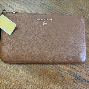 NWT Michael Kors Jet Set Charm Pebbled Leather Wristlet with Gold Accents